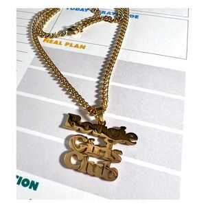 Stainless steel, gold plated and high quality necklace.